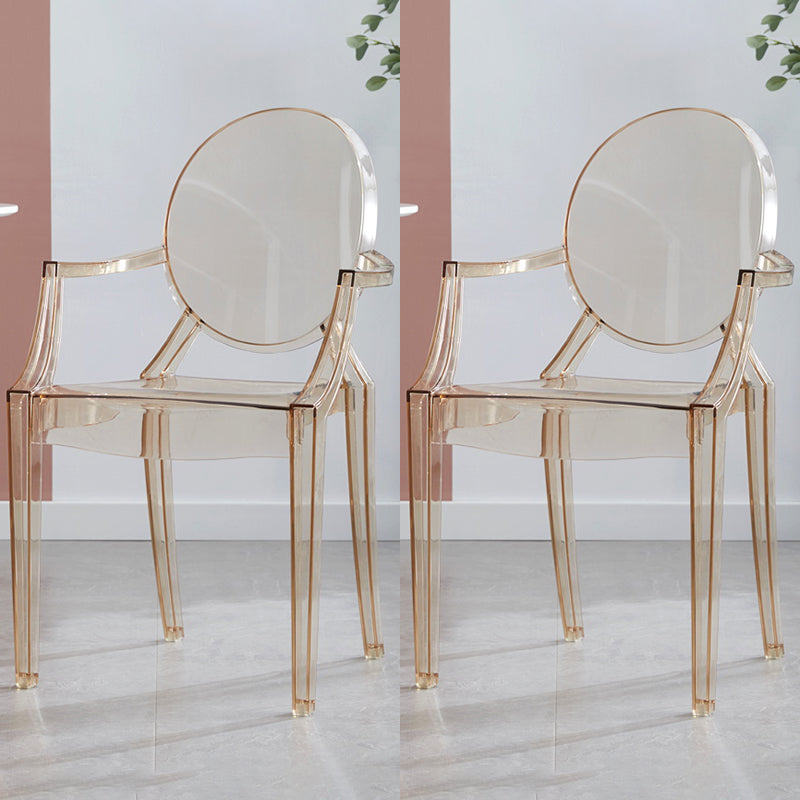 Bras en plastique de style contemporain dinant les chaises latérales empilables à dos ouvert de chaises