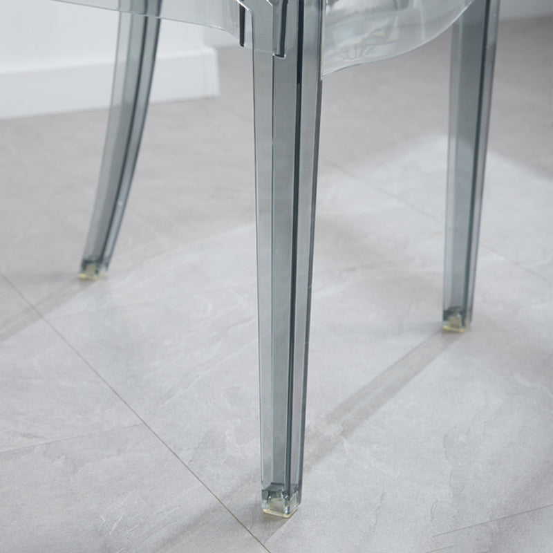Bras en plastique de style contemporain dinant les chaises latérales empilables à dos ouvert de chaises