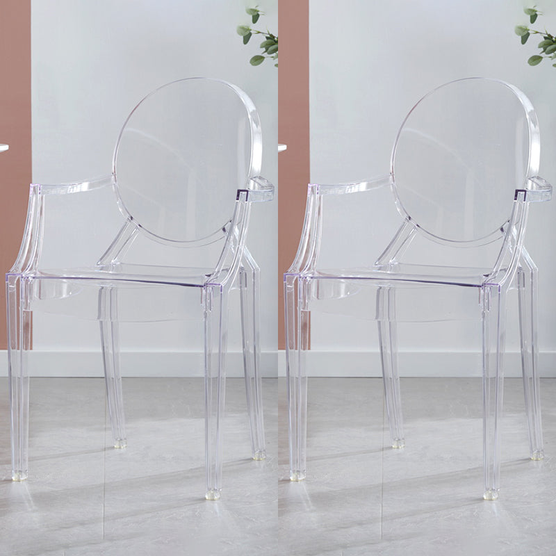 Bras en plastique de style contemporain dinant les chaises latérales empilables à dos ouvert de chaises