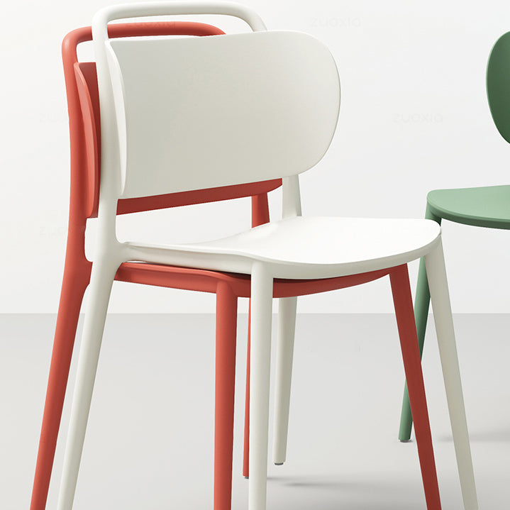 Chaise scandinave en plastique empilable à dossier ouvert au fini mat (Ensemble de 4)