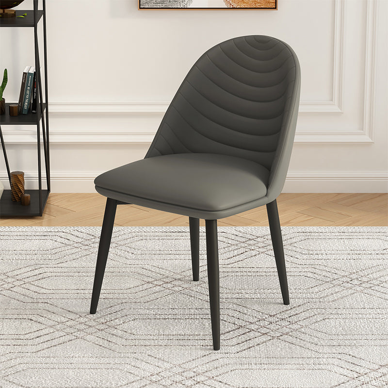 Les chaises de salle à manger contemporaines en métal ont tapissé les chaises en cuir de salle à manger sans bras pour l'usage à la maison