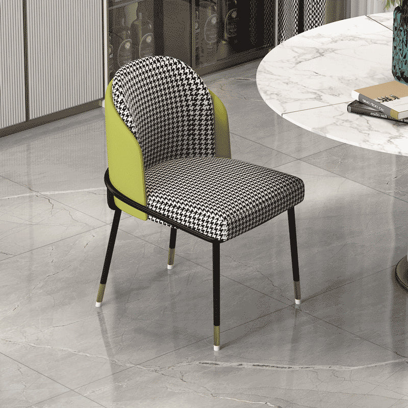 Sillas sin brazos de comedor de metal Glam, sillas tapizadas de comedor para restaurante