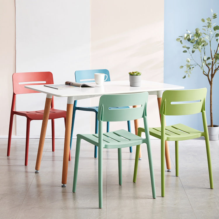 Chaises de salle à manger en plastique de style moderne, chaise latérale empilable à dossier ouvert pour la cuisine