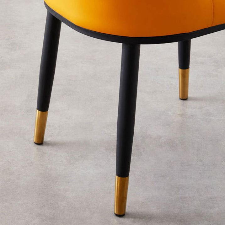 El comedor atractivo del metal del estilo preside la silla de cuero sin brazos de Parsons para el restaurante