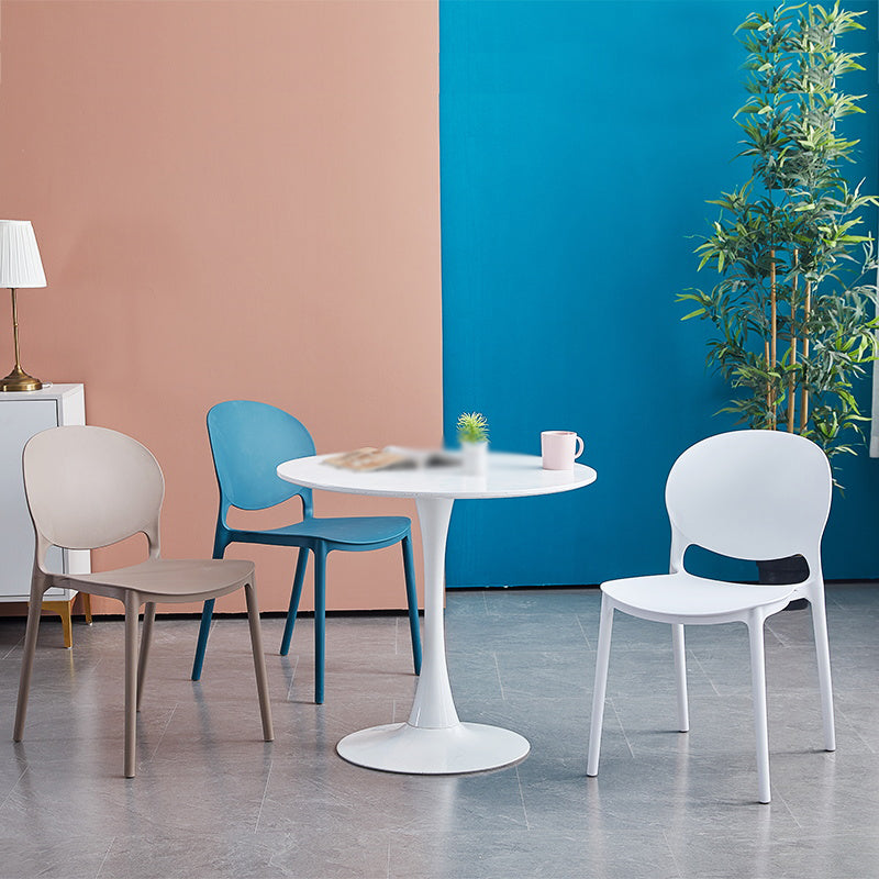 Chaises de salle à manger sans accoudoirs à dossier ouvert Chaises d'appoint empilables en plastique (Ensemble de 4)