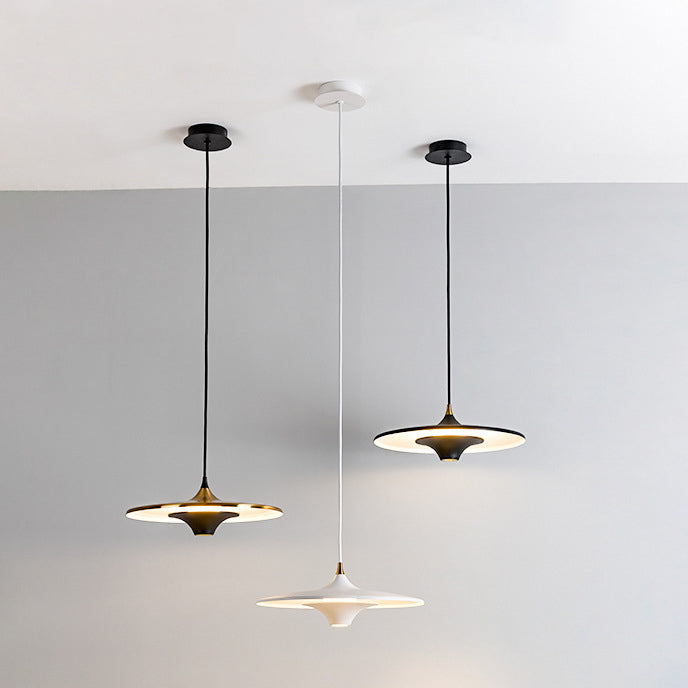 Moderne minimalistische LED -hangende lamp gelakte ijzeren schotel hanglamp met acrylschaduw