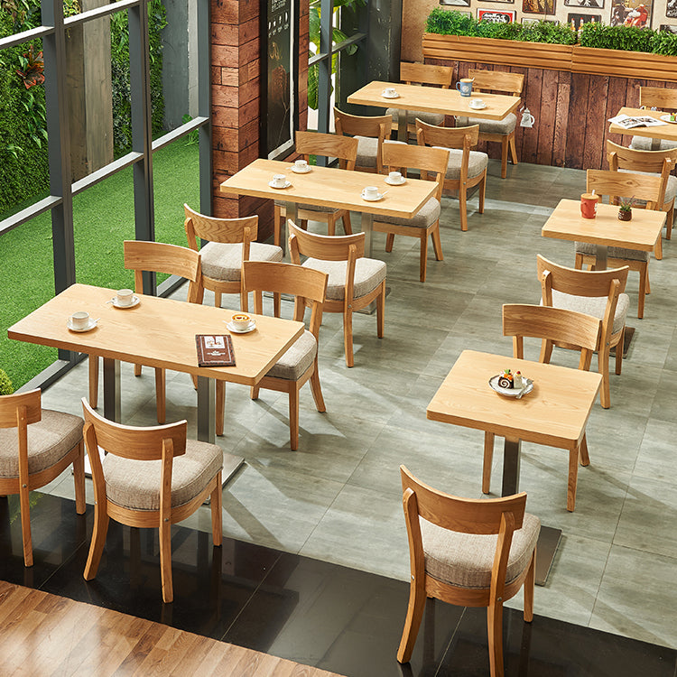 Mesa de comedor industrial de madera maciza con base de pedestal de metal