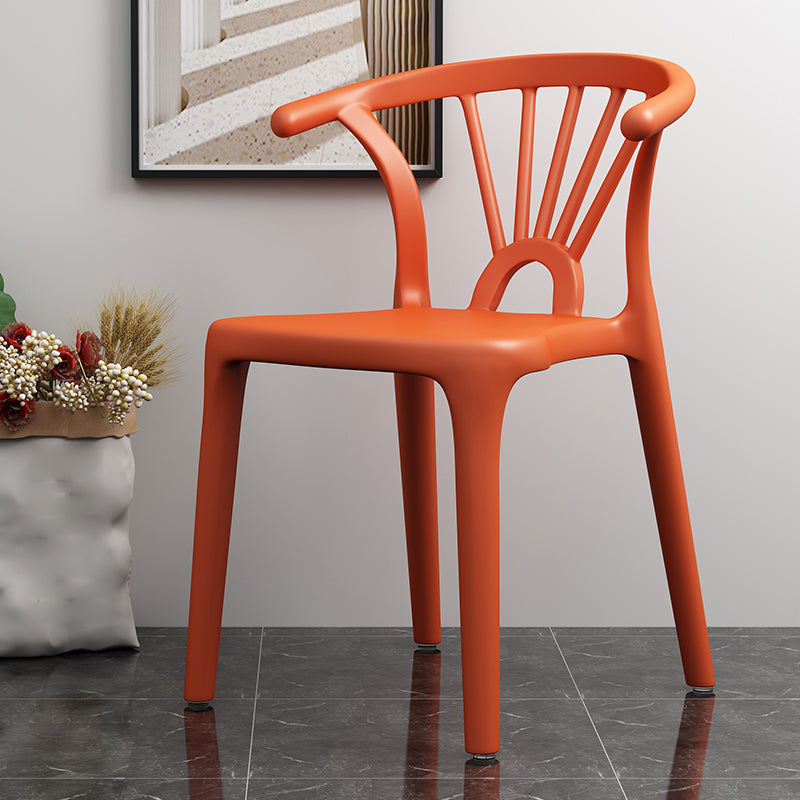 Parte posterior plástica del listón de la silla lateral casera contemporánea del final mate que cena la silla