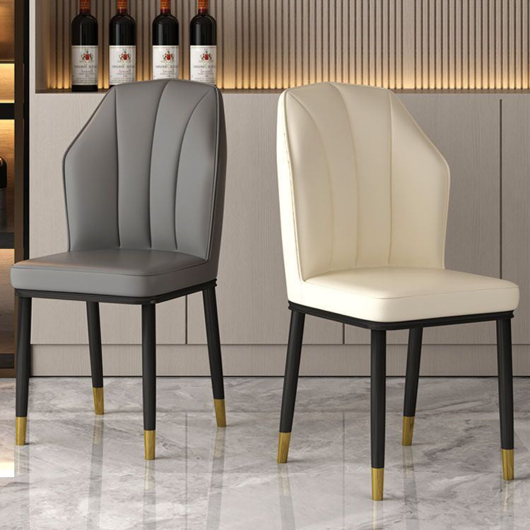 Chaise d'appoint scandinave pour salle à manger rembourrée en métal à oreilles (Ensemble de 4)