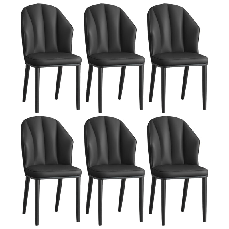 La salle à manger en métal Glam préside les chaises en cuir latérales tapissées sans bras pour le restaurant