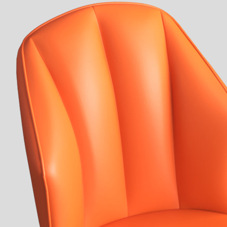 La salle à manger en métal Glam préside les chaises en cuir latérales tapissées sans bras pour le restaurant
