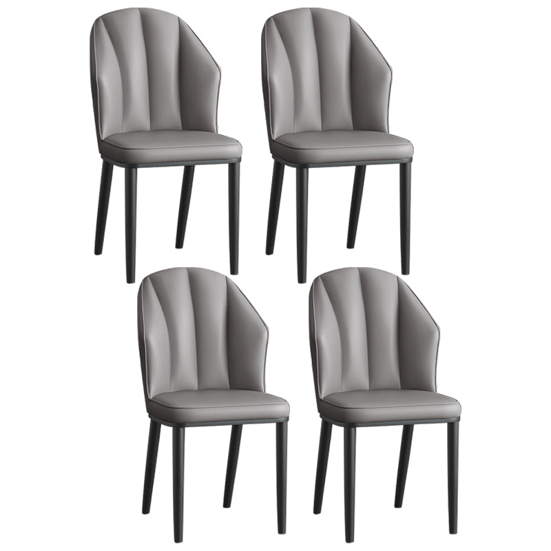 La salle à manger en métal Glam préside les chaises en cuir latérales tapissées sans bras pour le restaurant