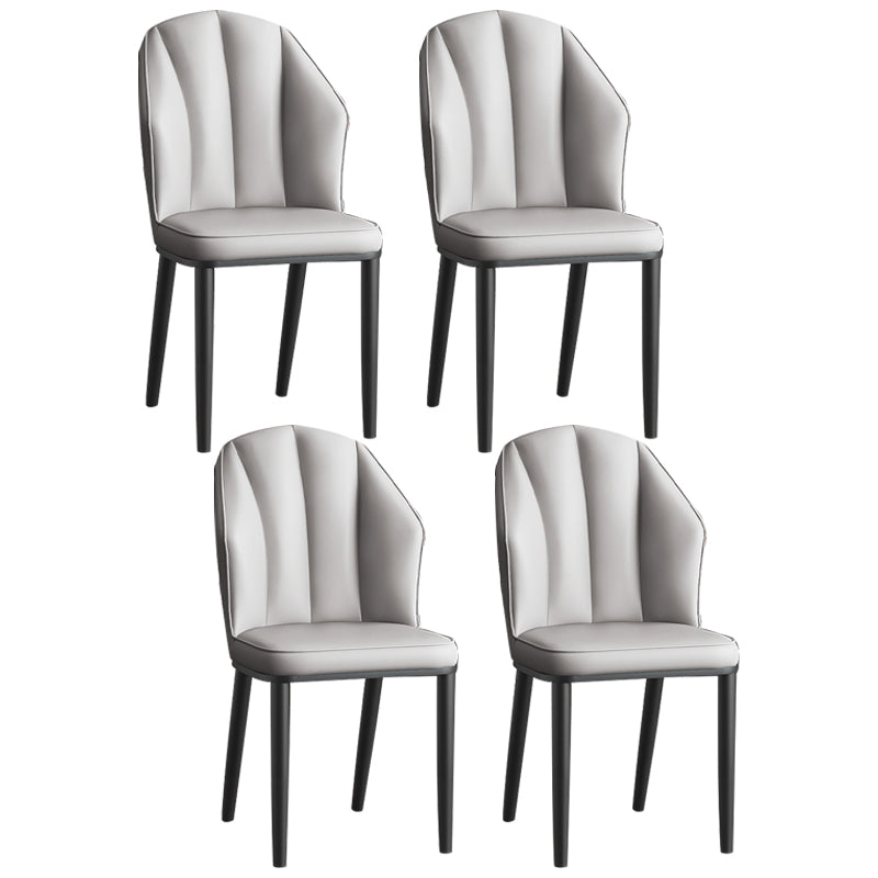 La salle à manger en métal Glam préside les chaises en cuir latérales tapissées sans bras pour le restaurant