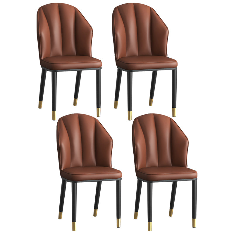La salle à manger en métal Glam préside les chaises en cuir latérales tapissées sans bras pour le restaurant