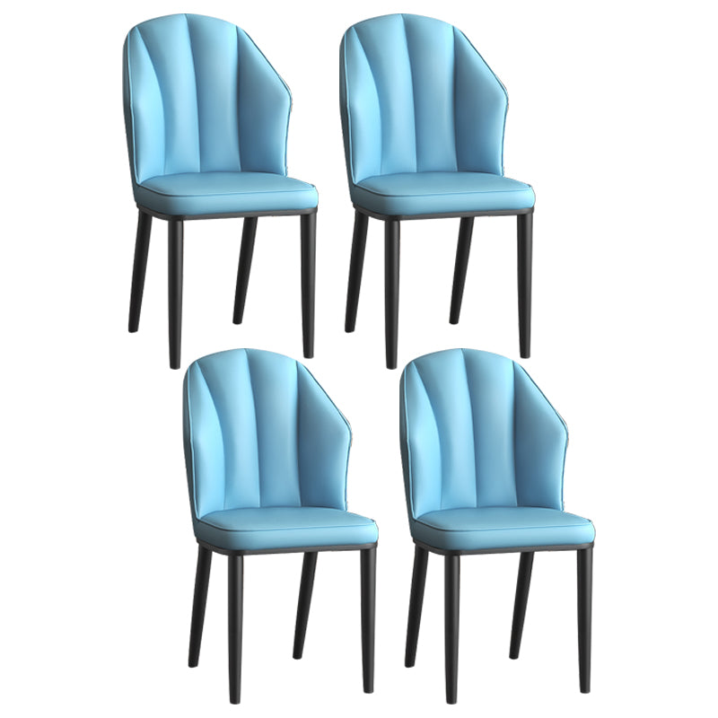La salle à manger en métal Glam préside les chaises en cuir latérales tapissées sans bras pour le restaurant
