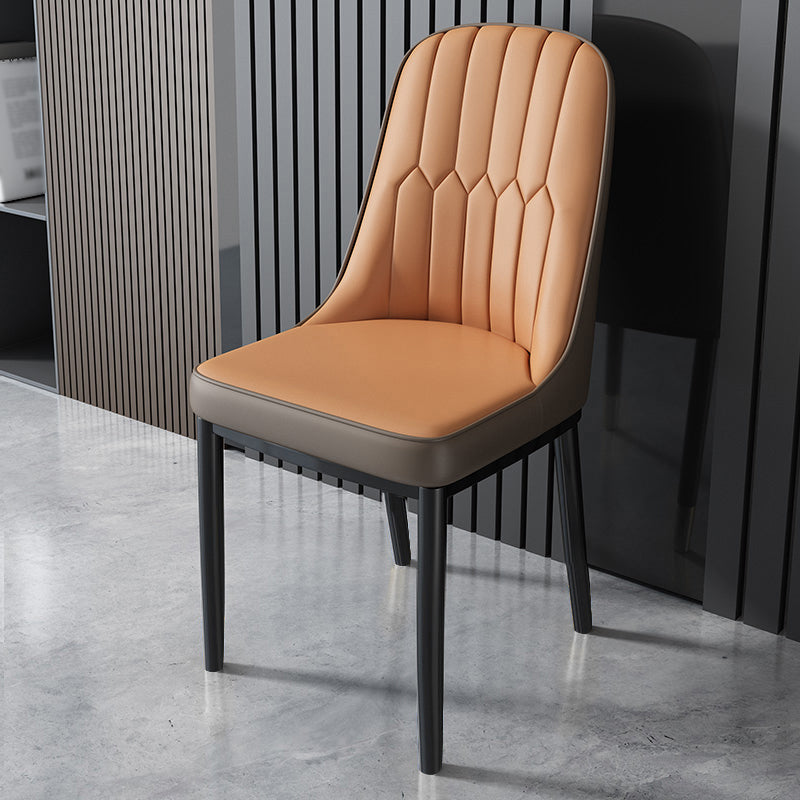 Les chaises nordiques de salle à manger en métal ont rembourré des chaises sans bras de tissu de lin pour l'usage de restaurant