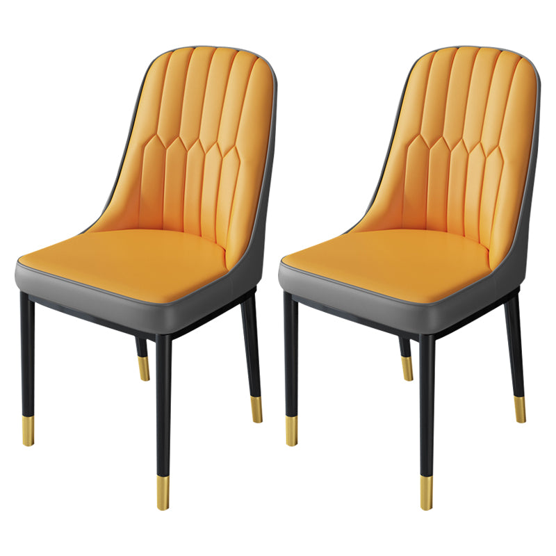 El comedor nórdico del metal preside sillas sin brazos tapizadas de la tela de lino para el uso del restaurante