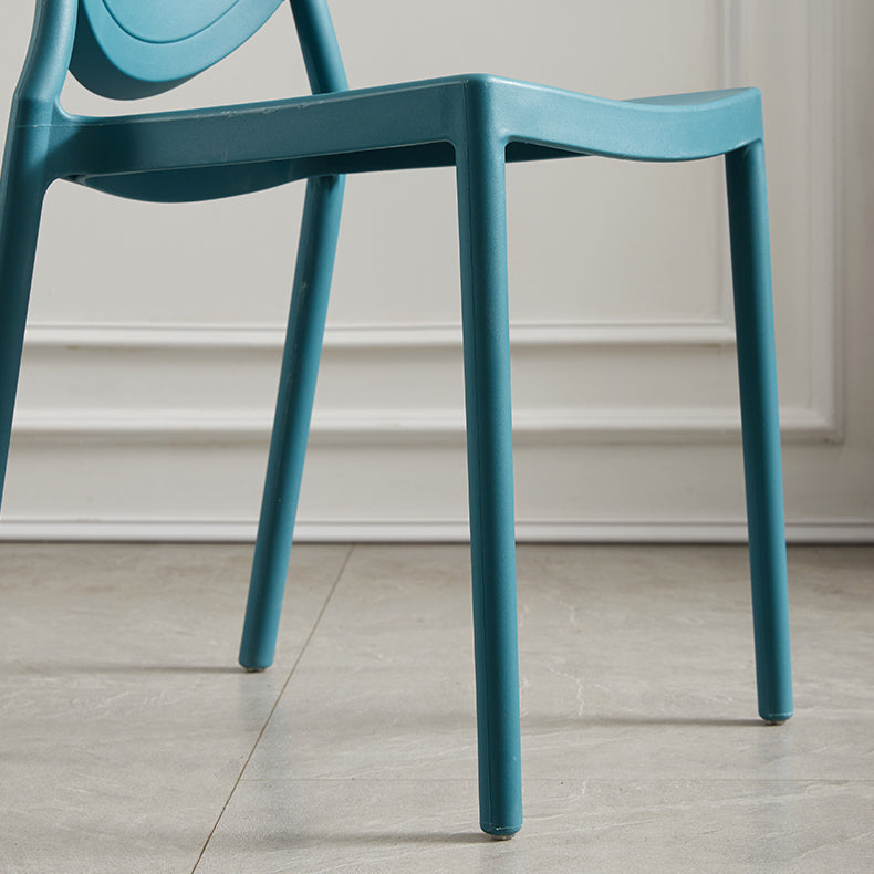 Chaises de salle à manger scandinaves en plastique sans accoudoirs, chaises d'appoint empilables (Ensemble de 4)