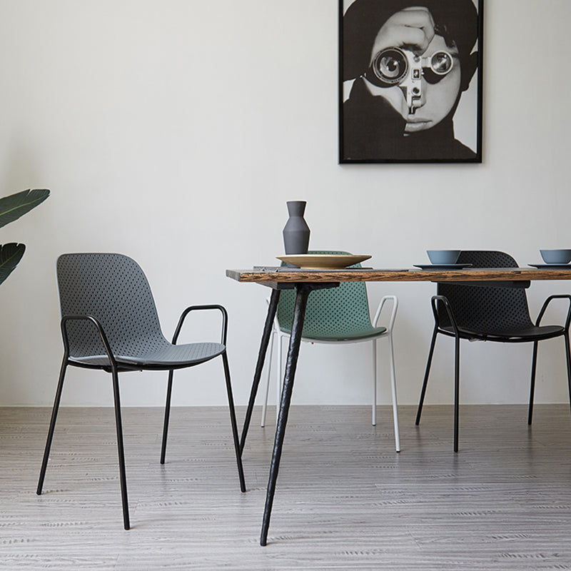 Sillas de comedor de plástico de cocina de estilo industrial que cenan sillones apilables con patas de metal