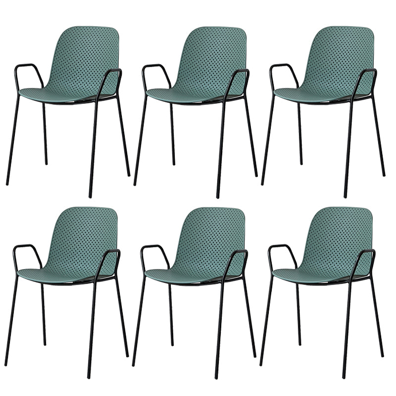 Sillas de comedor de plástico de cocina de estilo industrial que cenan sillones apilables con patas de metal