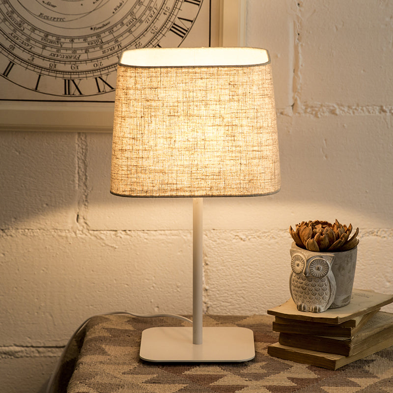 1 bulbe de salon de bureau Light lampe de table de nuit blanche moderne avec nuance de tissu de pagode