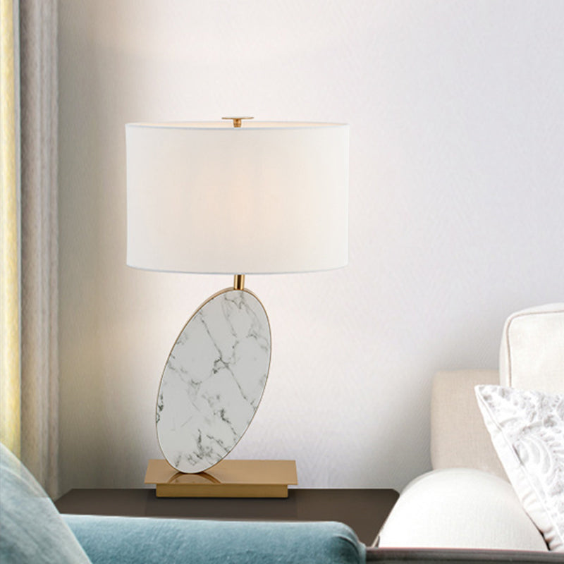 1 Kopf schattierte Aufgabenlampe moderner Stofftisch Licht in Weiß mit Messingrechteck -Metallbasis
