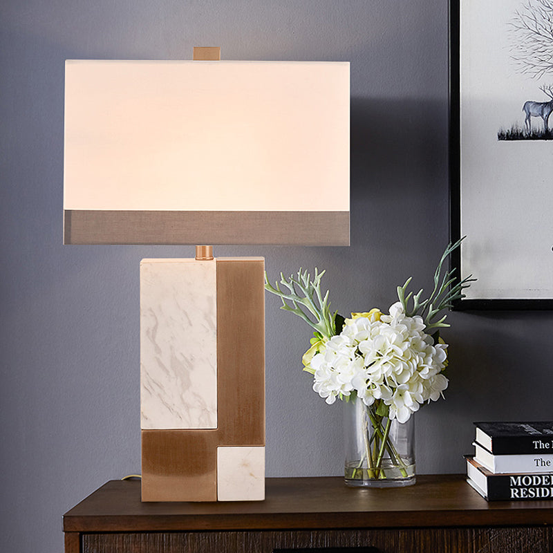 1 Kopfstudienschreibtisch Helles Moderne weiße Nachttischlampe mit Rechteckstoffton
