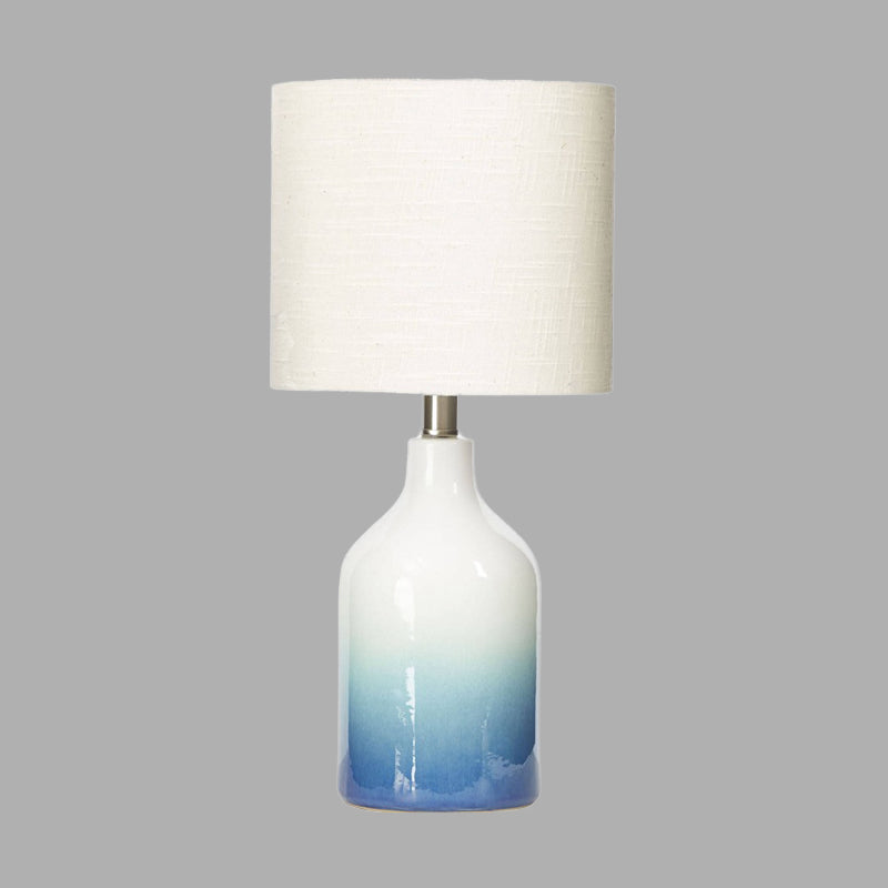 Lampada da tavolo moderna Urn Task Light in ceramica blu a 1 testa con paralume in tessuto bianco tamburo