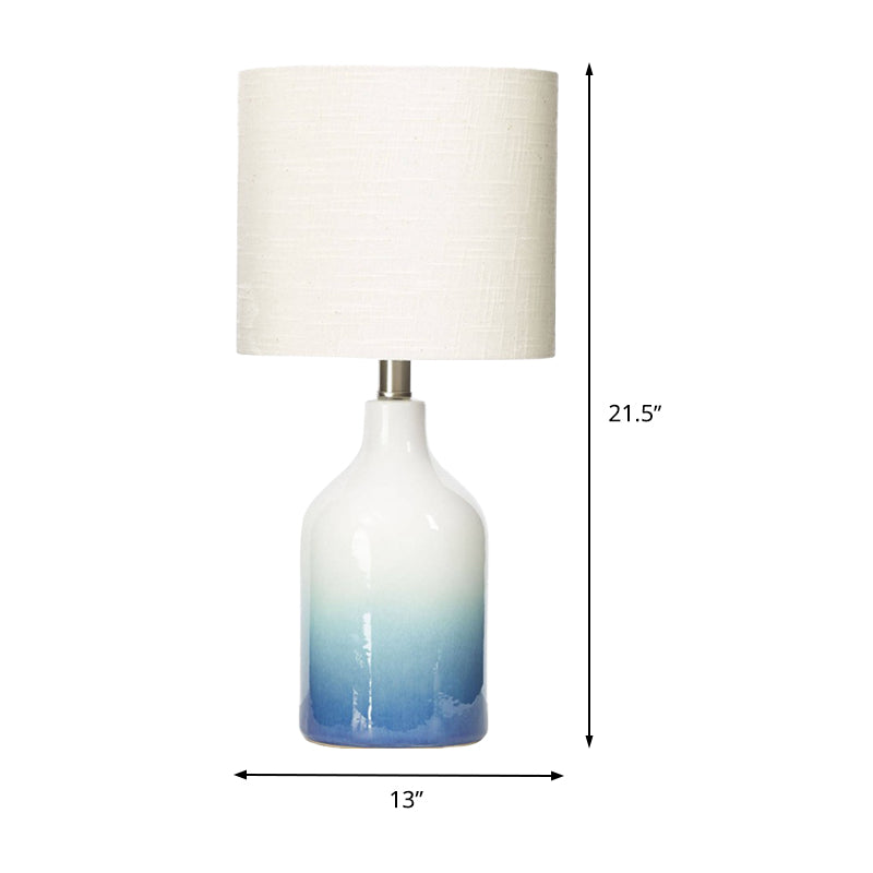 Lampada da tavolo moderna Urn Task Light in ceramica blu a 1 testa con paralume in tessuto bianco tamburo