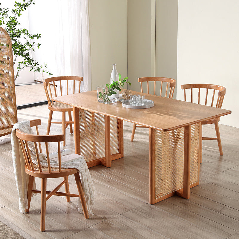 Rechthoek houten eettafel moderne eiken tafel in de natuur met dubbele voetstuk
