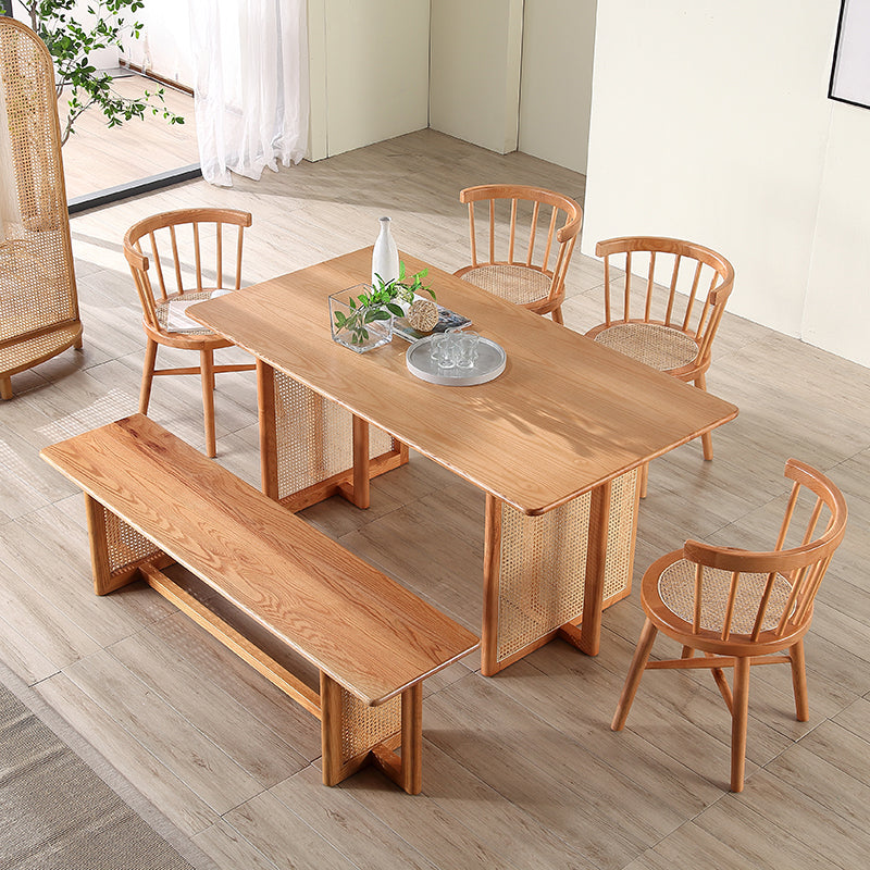 Rechthoek houten eettafel moderne eiken tafel in de natuur met dubbele voetstuk
