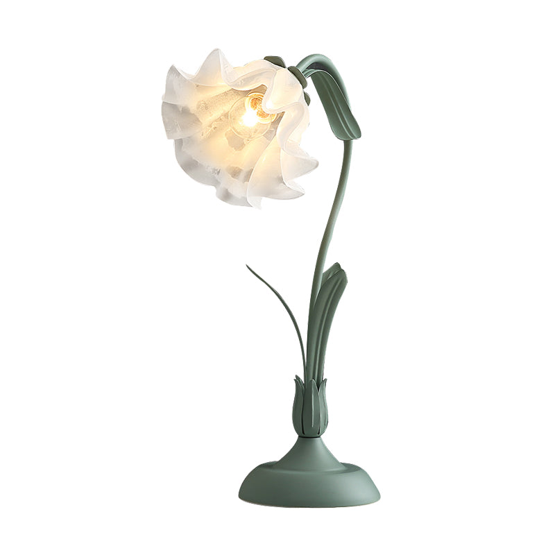 Éclairage de table festonné en métal, lampe de table de chevet de salon à 1 tête pastorale en gris et vert