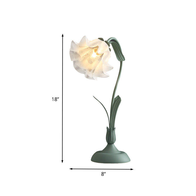 Éclairage de table festonné en métal, lampe de table de chevet de salon à 1 tête pastorale en gris et vert