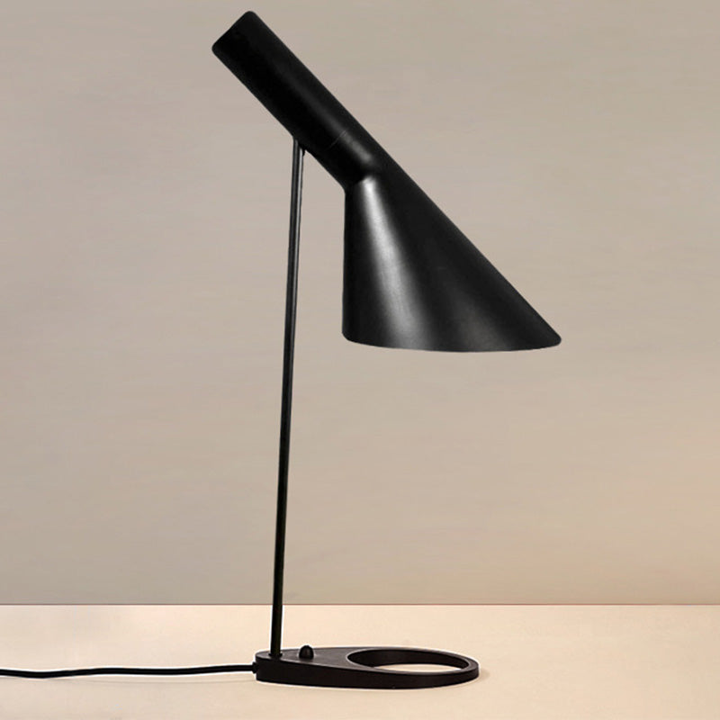 1 Bulb Bedside Task Lighting Modern Black Night Table Lamp with Flared Metal Shade