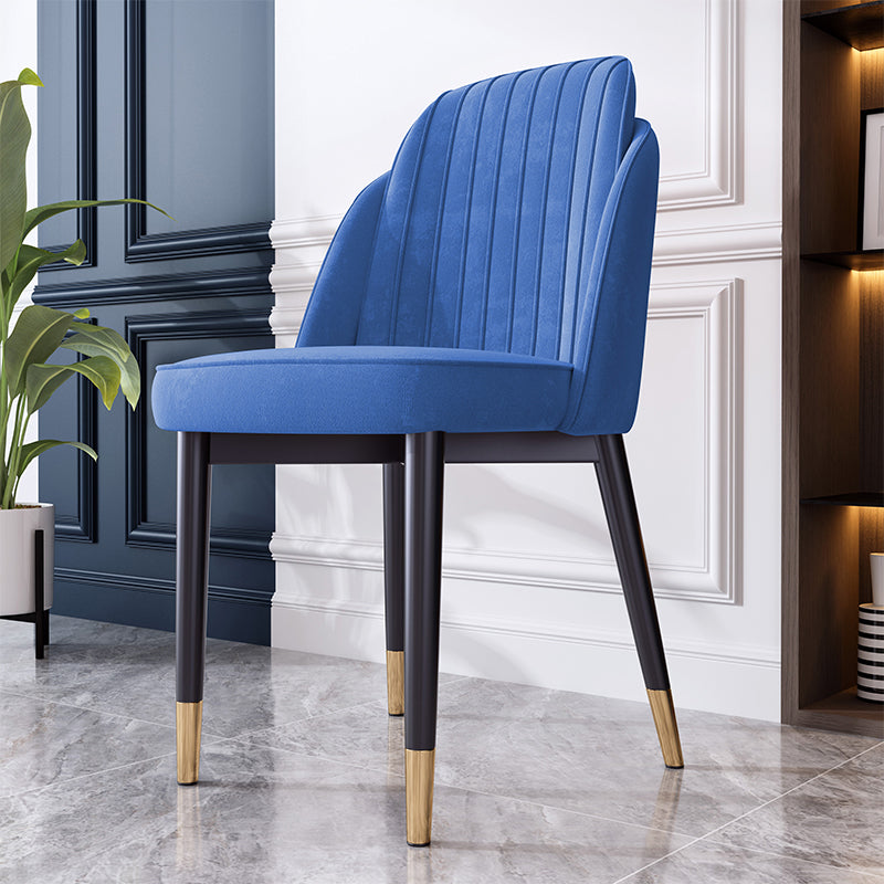 Silla de comedor de estilo escandinavo Silla de comedor de cuero y metal con respaldo sólido