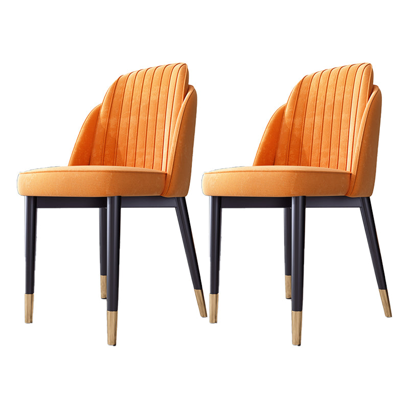 Silla de comedor de estilo escandinavo Silla de comedor de cuero y metal con respaldo sólido