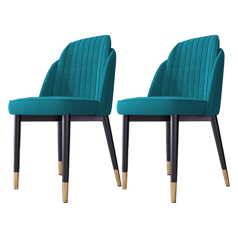 Silla de comedor de estilo escandinavo Silla de comedor de cuero y metal con respaldo sólido