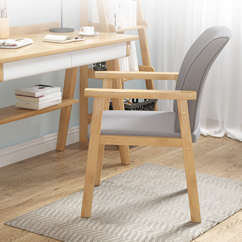 Silla de comedor interior de madera tapizada con respaldo sólido contemporáneo