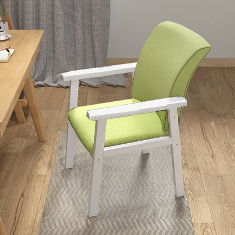 Silla de comedor interior de madera tapizada con respaldo sólido contemporáneo