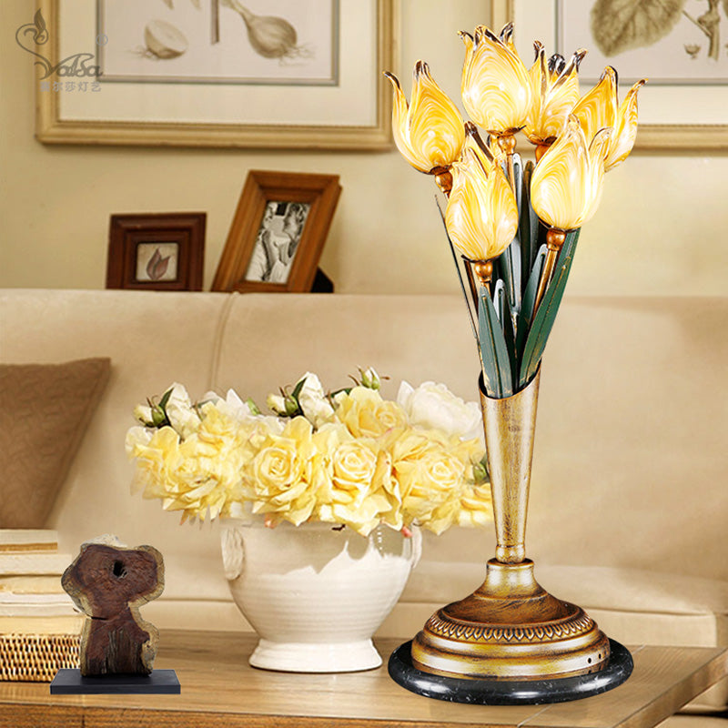 Messing 2/3/7 Köpfe Nachttisch Beleuchtung American Garden Metal Tulp LED Night Tischlicht für Wohnzimmer