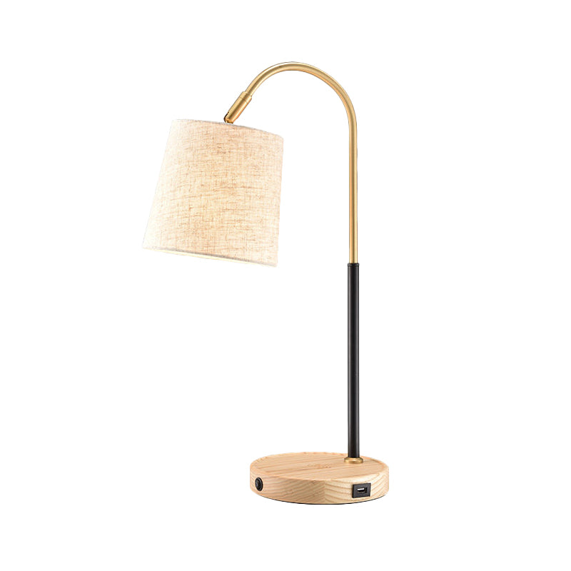 Tissu Barrel Desk Light moderne 1 ampoule rouge brun rouge / beige lampe de table de nuit beige avec bras en métal courbé