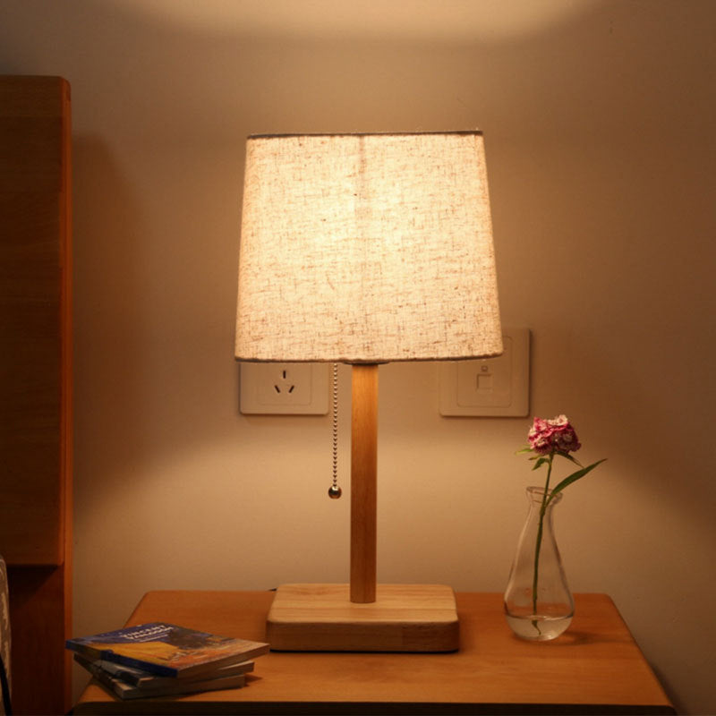 Zeitgenössische 1 Glühbirnenschischtisch -Lampe Holz Trapez Lesebuch Licht mit Stofftatten