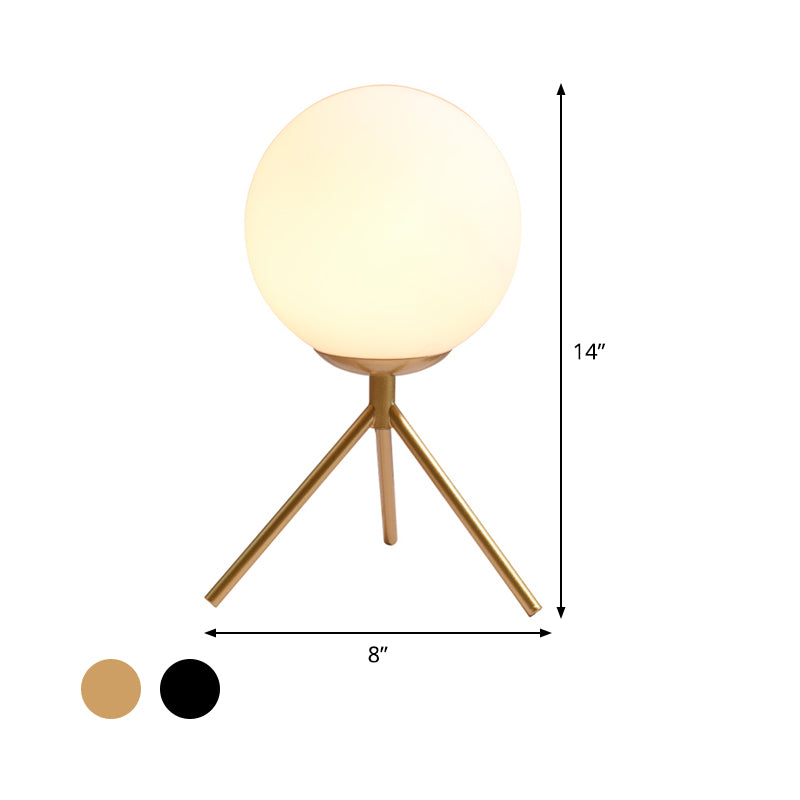 Distanza di sfera di vetro opale Lumo moderno 1 lampada da tavolo notturno in oro/nero con treppiede in metallo