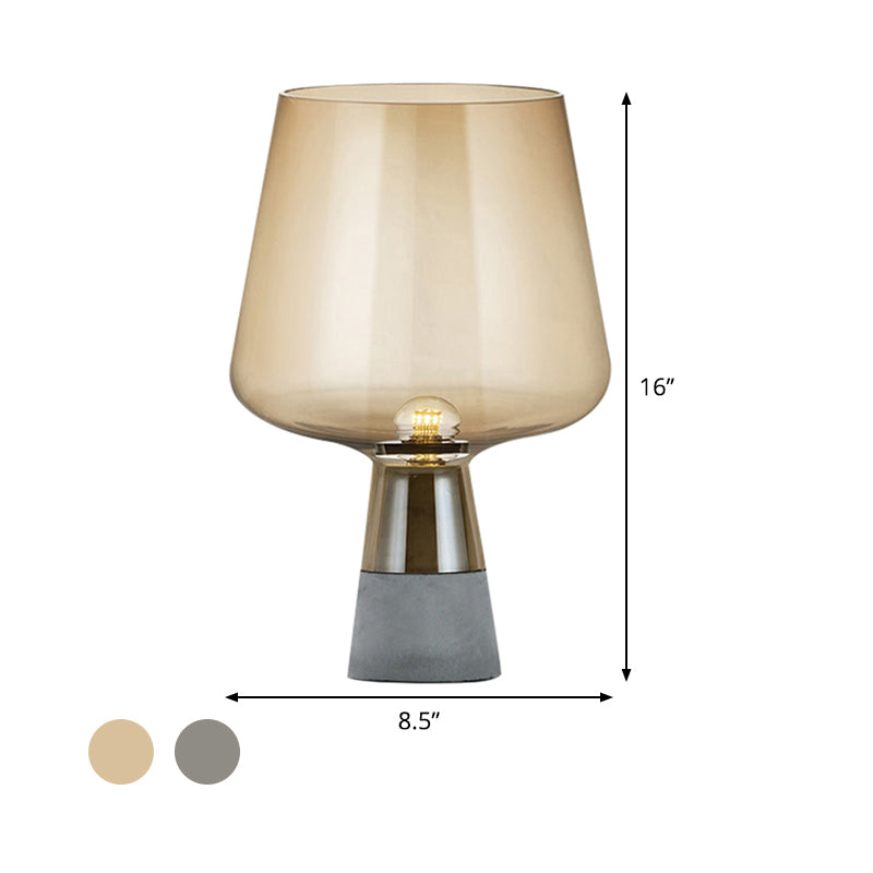 Lampada da tavolo Modernism Cup Lampada da comodino a 1 testa in vetro cognac/grigio fumo con base in cemento