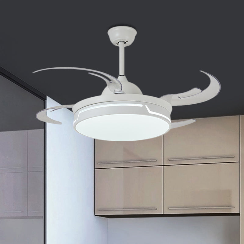Metaalwitte plafondventilator Lamp Cirkel 42 "W LED Modernism Semi Flush Mount Light Watle voor slaapkamer, 8 bladen