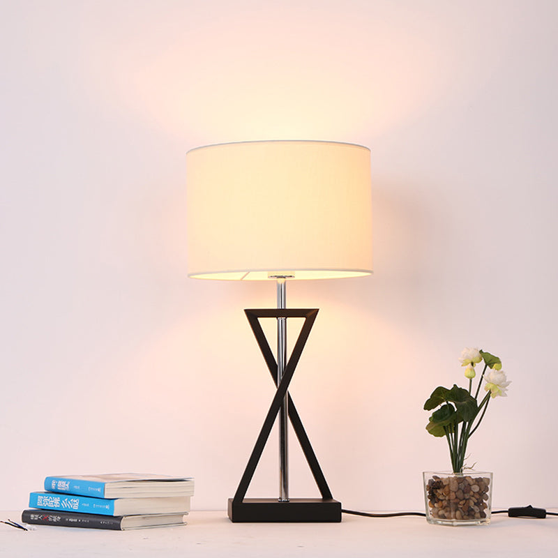 Modernisme 1 Hoofdtafel Licht Wit Witte Cilindrische kleine bureaulamp met stofschaduw