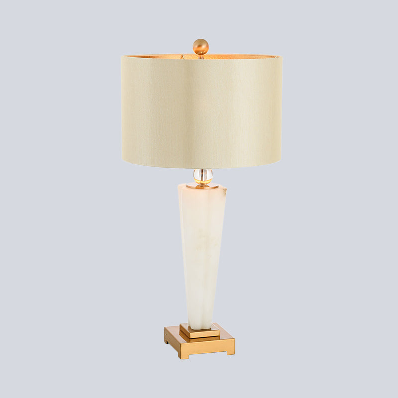 Gerade Schatten -Lese -Lampe Moderne Stoff 1 Glühbirnenbeleuchtung in Weiß