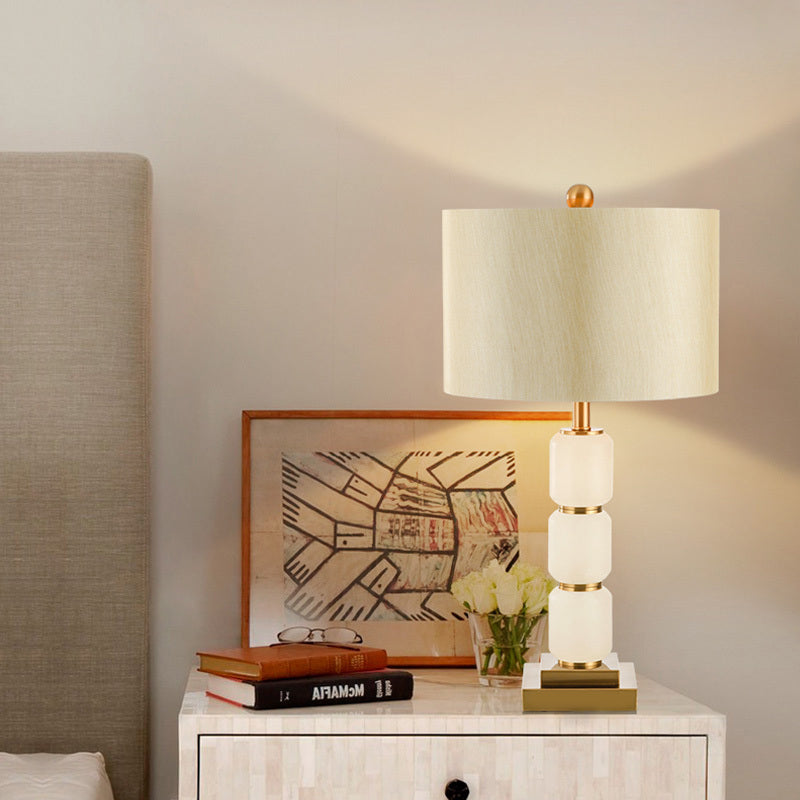 Contemporain 1 tête lisant lampe de chevet de baril blanc clair avec nuance de tissu
