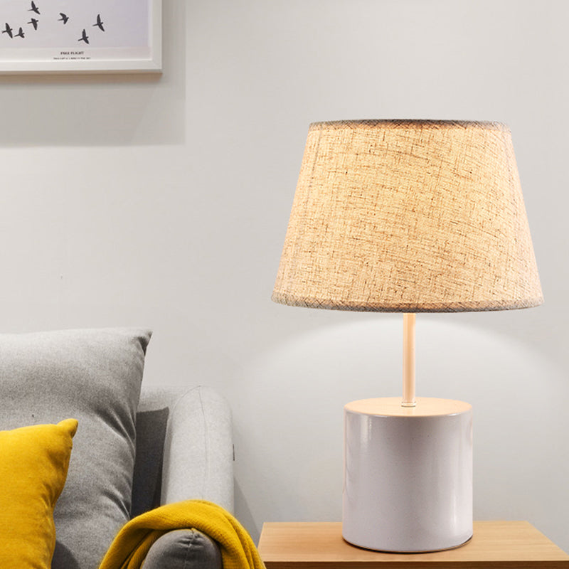 Tissu table conique lampe nordique 1 tête de lin de la tête Lumière de bureau avec cylindre blanc métallique