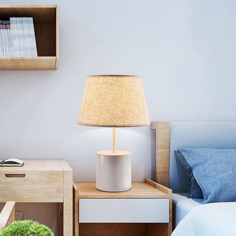 Tissu table conique lampe nordique 1 tête de lin de la tête Lumière de bureau avec cylindre blanc métallique